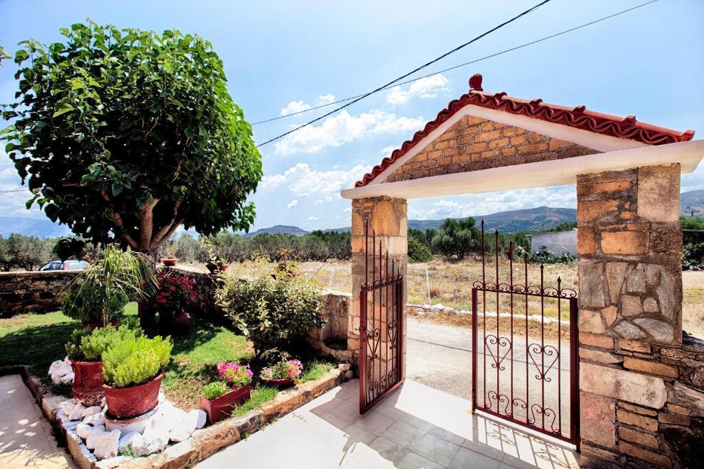 Olive Tree Apartment Kalivianí Exterior photo